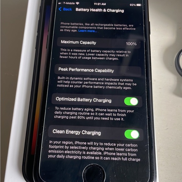 Apple iPhone SE 3rd Generation 64 GB in Midnight for T-Mobile - Picture 3 of 8